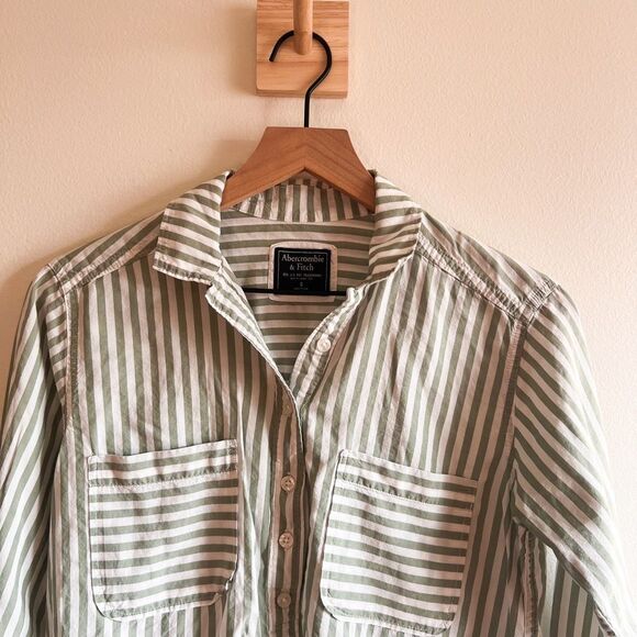 5/$25 Abercrombie & Fitch Stripe Button Down Size S - Picture 2 of 6